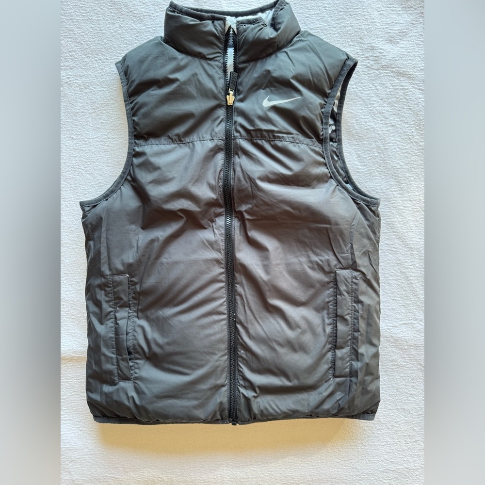 NWOT Youth Nike Gray Reversible Puffer L